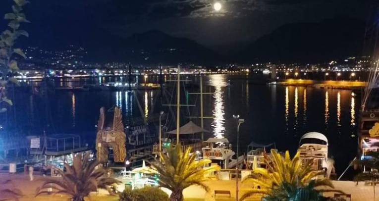Alanya'nın En İşlek Yerinde Devren Kiralık Kafe Restoran